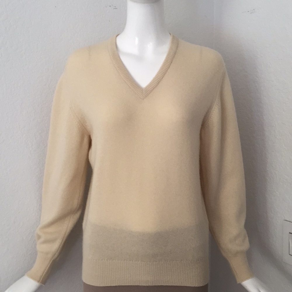 Barrie ivory v neck cashmere sweater